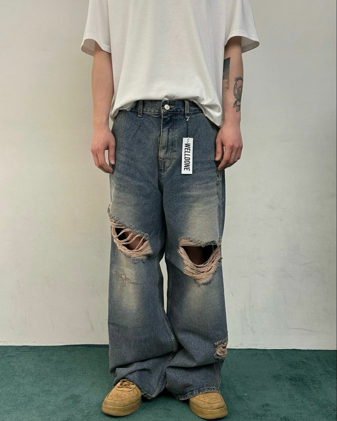 洗水破洞鬆身牛仔褲 WELL DONE-061J