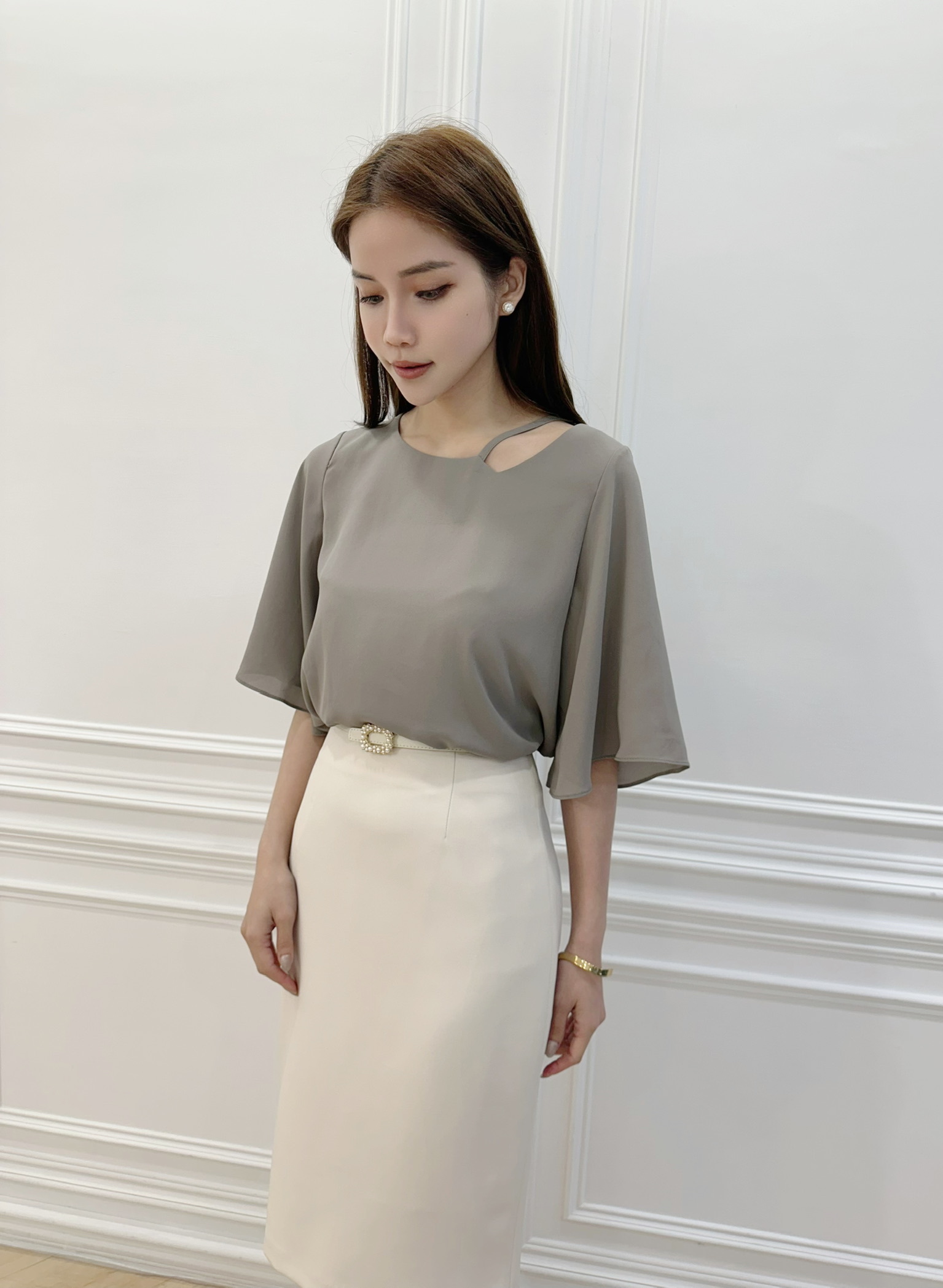 鎖骨簍空短袖上衣