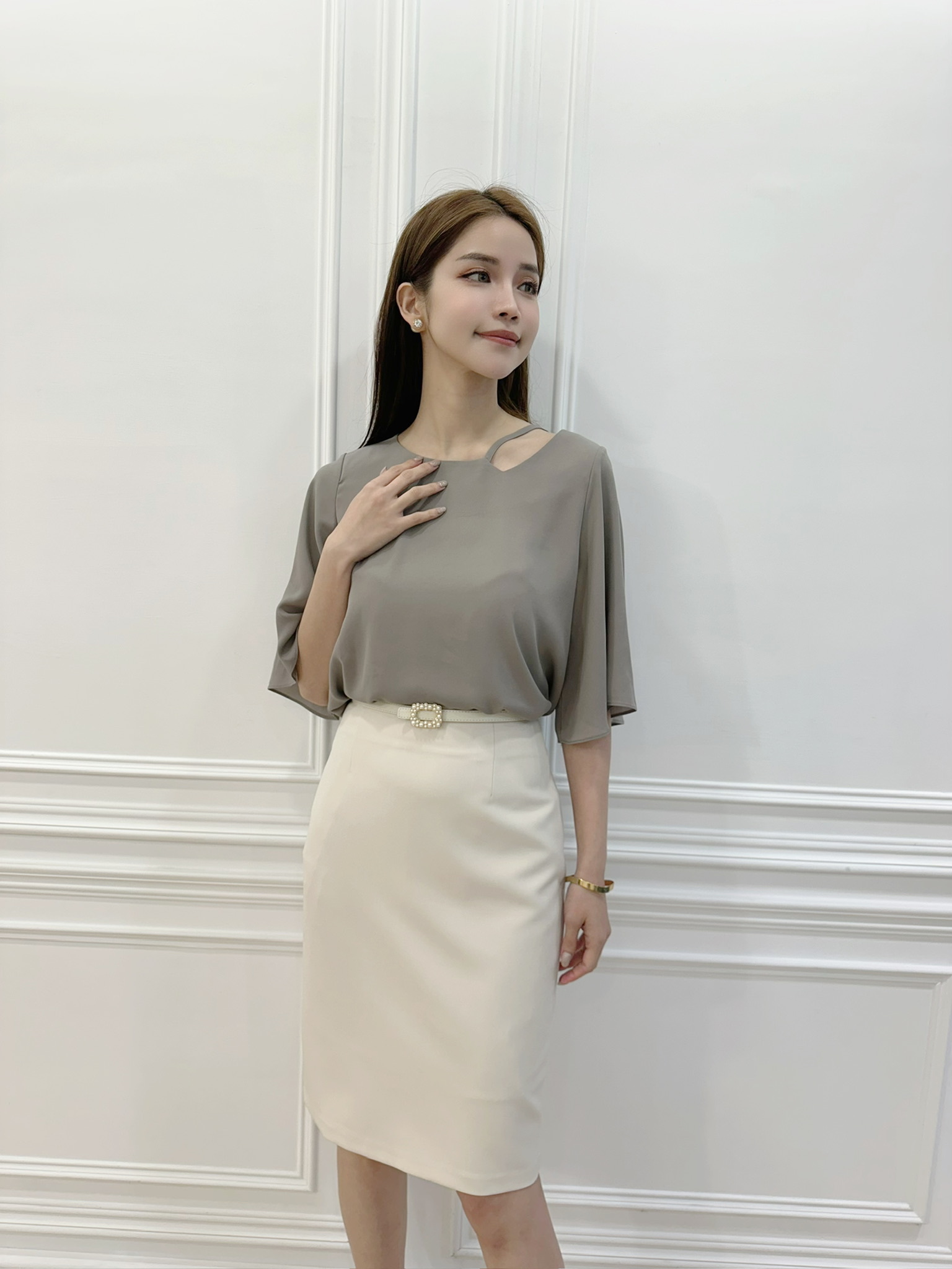 鎖骨簍空短袖上衣