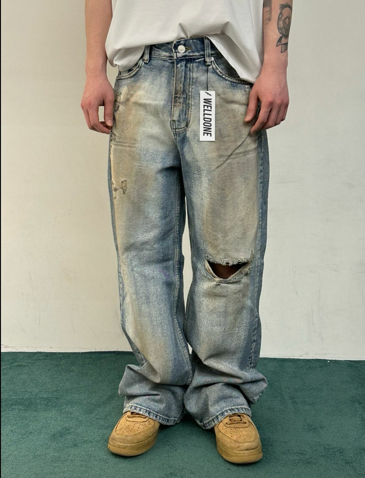 洗水破洞鬆身牛仔褲 WELL DONE-063J