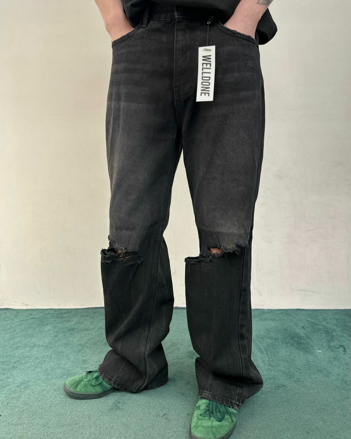 洗水破洞鬆身牛仔褲 WELL DONE-064J