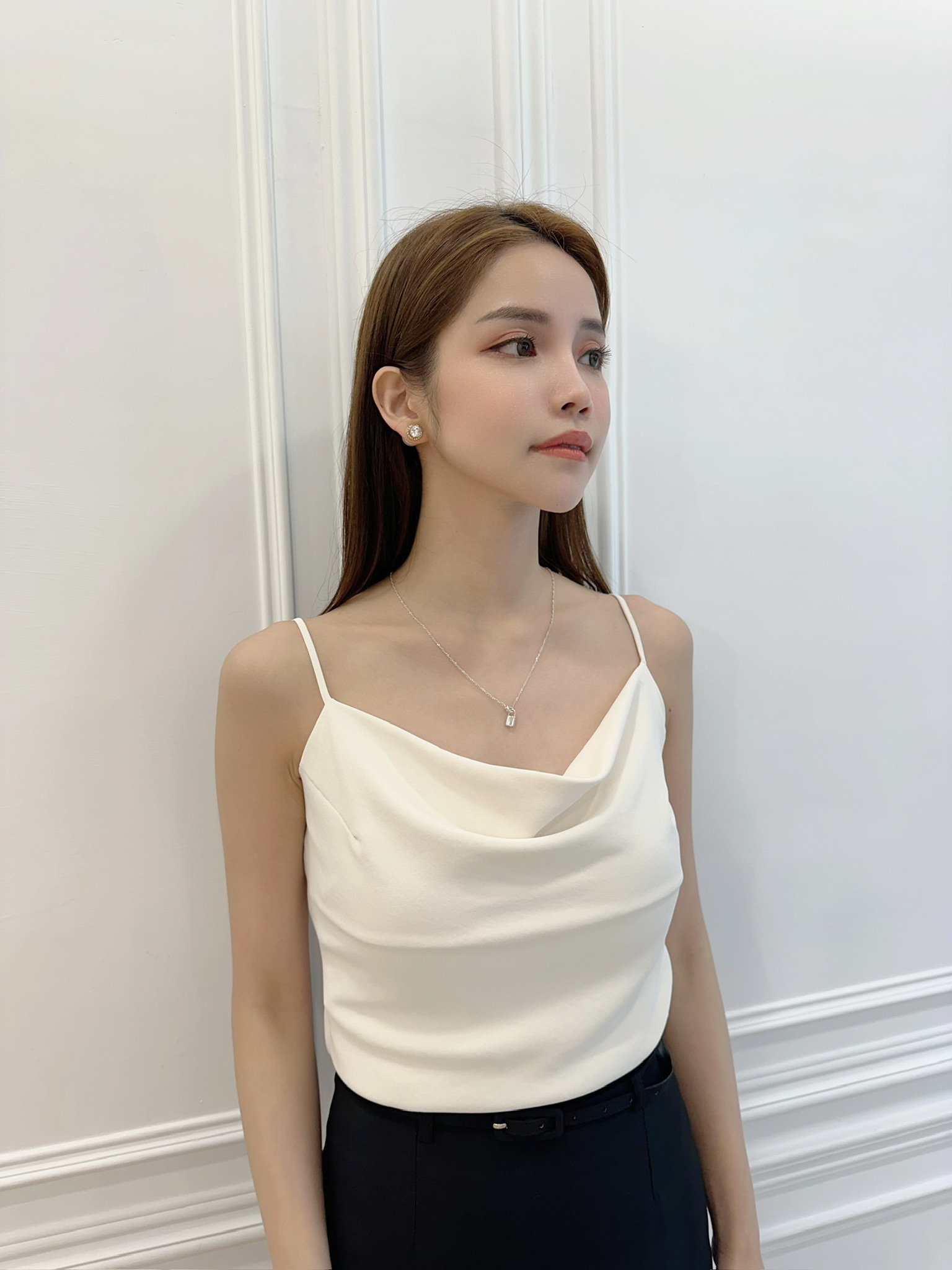 垂墜領細肩帶背心