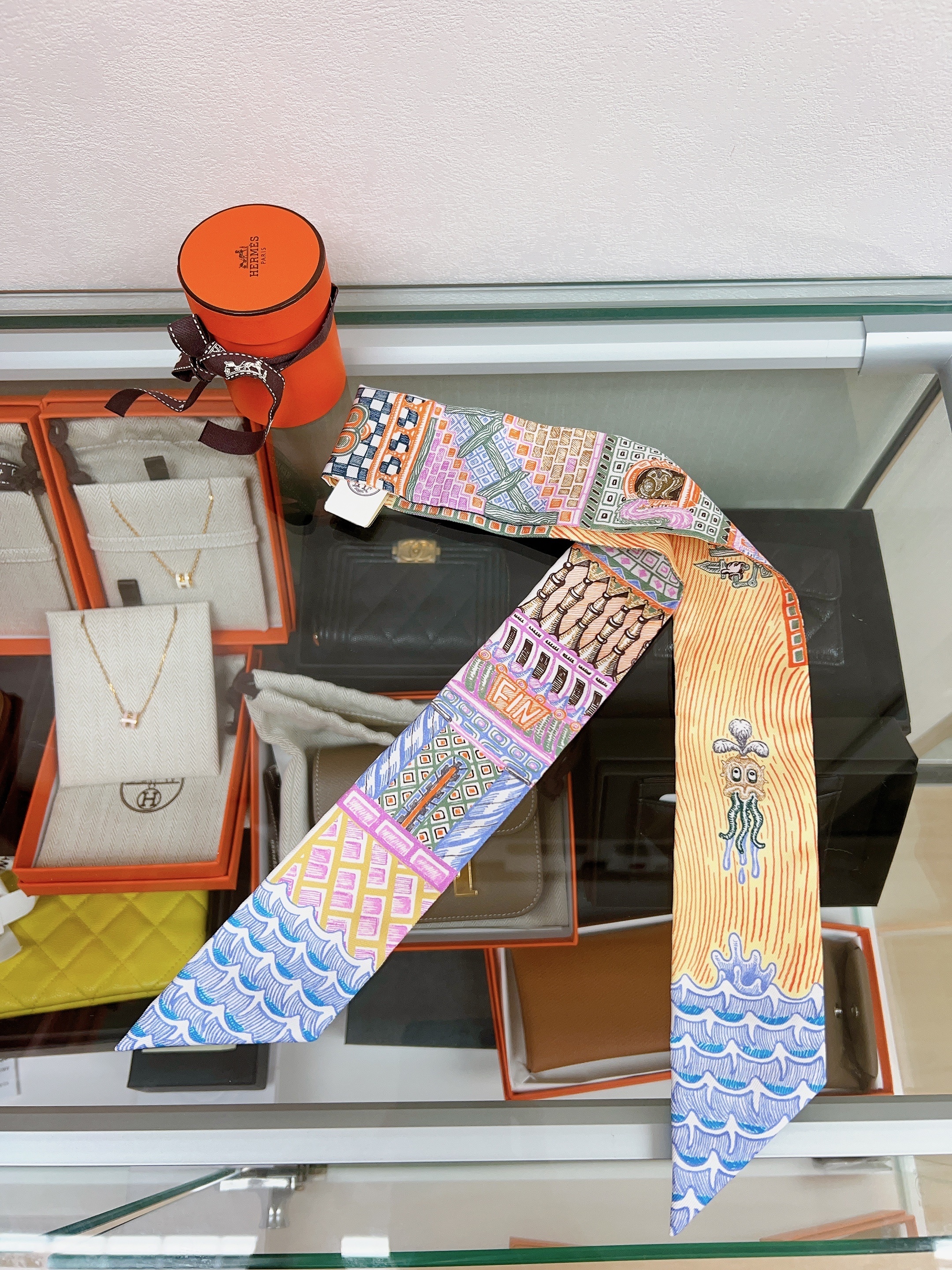 *Unused* Hermes twilly (super silk quest/ orange)