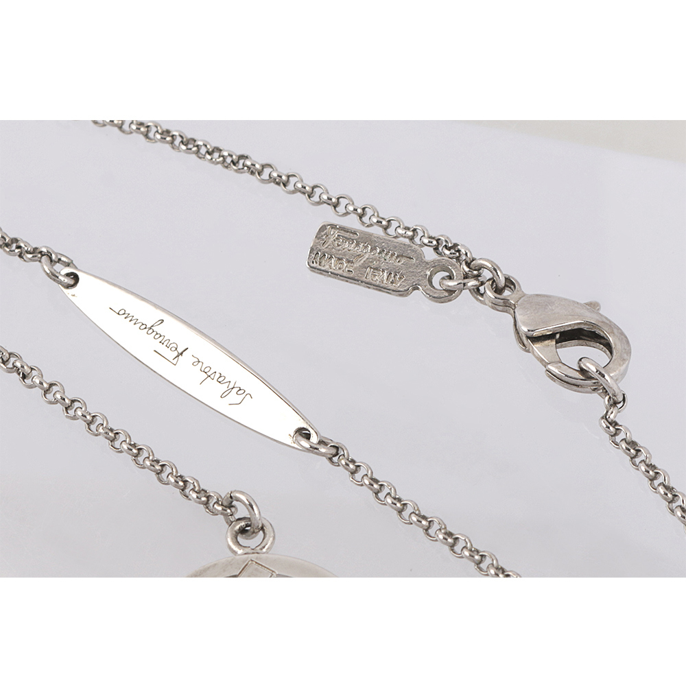 【Salvatore Ferragamo】Gancini 圓形標誌及玻璃珍珠墜飾項鍊(銀色) SF42000004