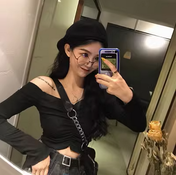 Short Short Long-Sleeved Top with Wooden Ear Trim Straight Neck T-Shirt (Black) (Size: One Size)
