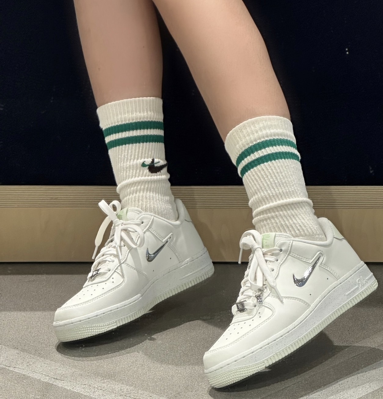 Nike Air Force 1 Low "Liquid Metal" 金屬液態銀