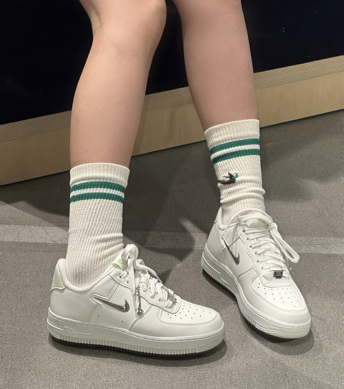 Nike Air Force 1 Low "Liquid Metal" 金屬液態銀