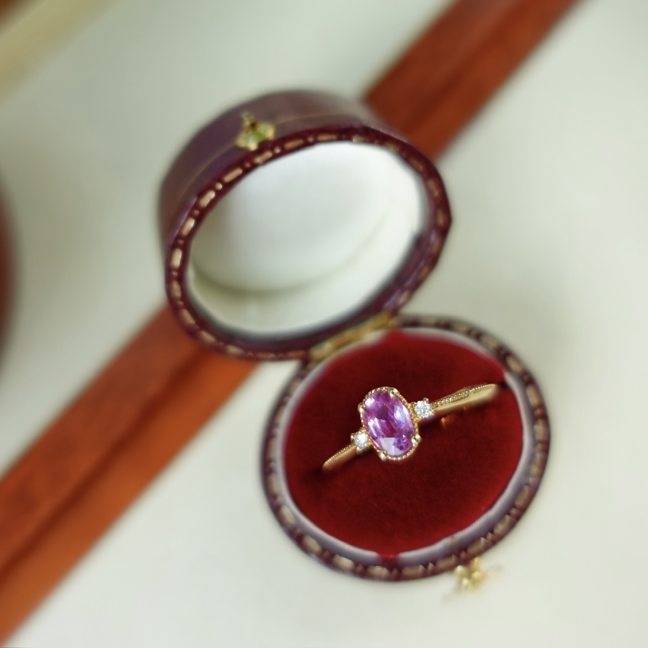 18K金粉紅藍寶石鑽石戒指