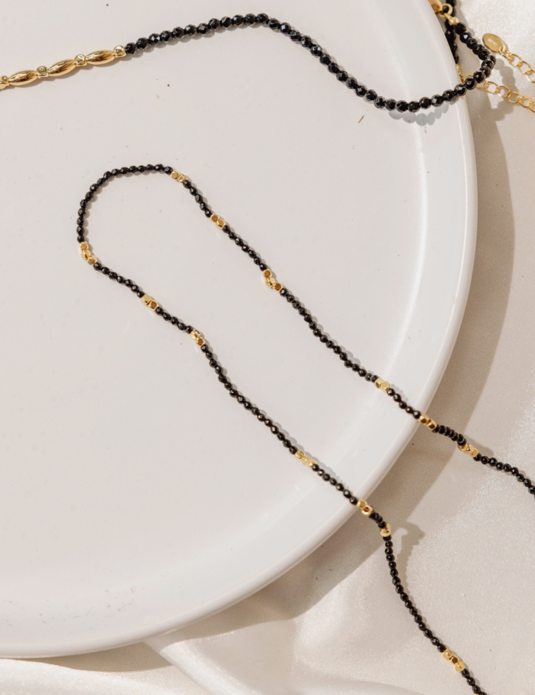 迷你黑瑪瑙混珠項鍊（金色）