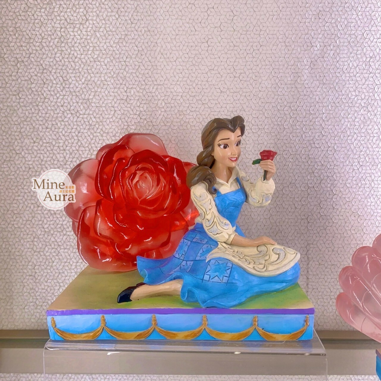 (限時特價) 貝兒公主 Belle 坐姿 玫瑰花 場景 樹脂 擺飾品 美女與野獸 Beauty and the Beast -上海迪士尼樂園