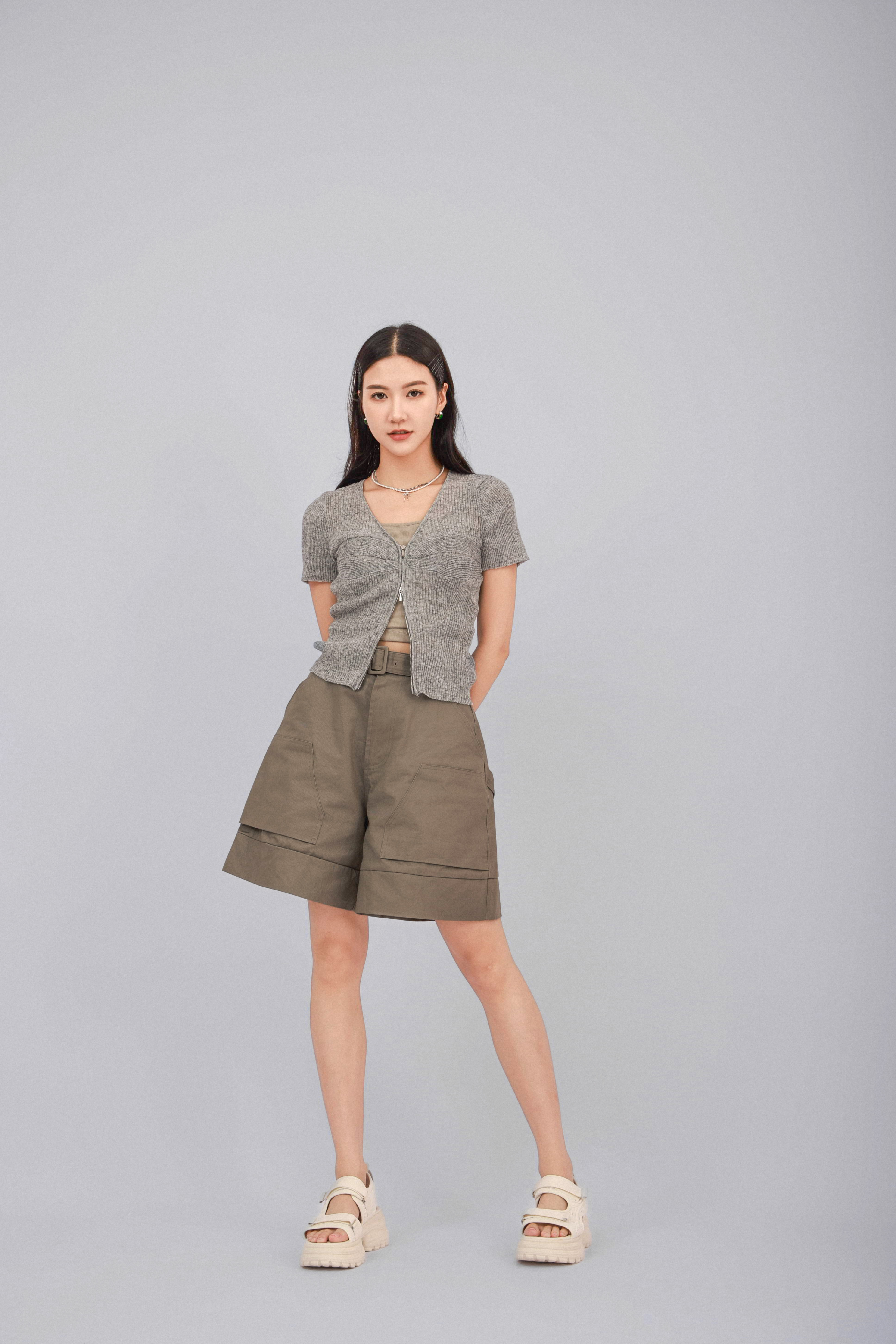 前中拉鍊薄針織上衣 (現貨款式）