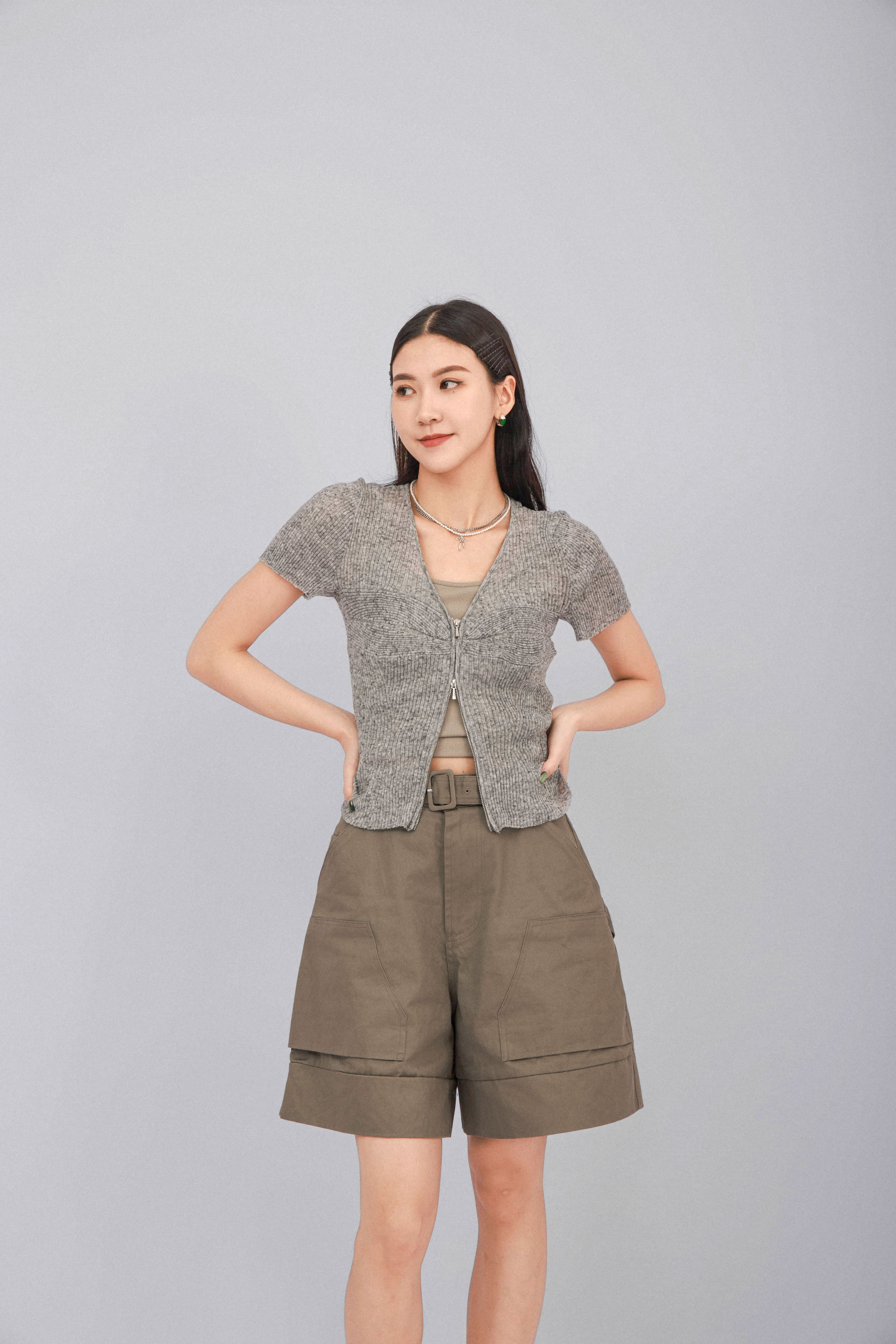 前中拉鍊薄針織上衣 (現貨款式）