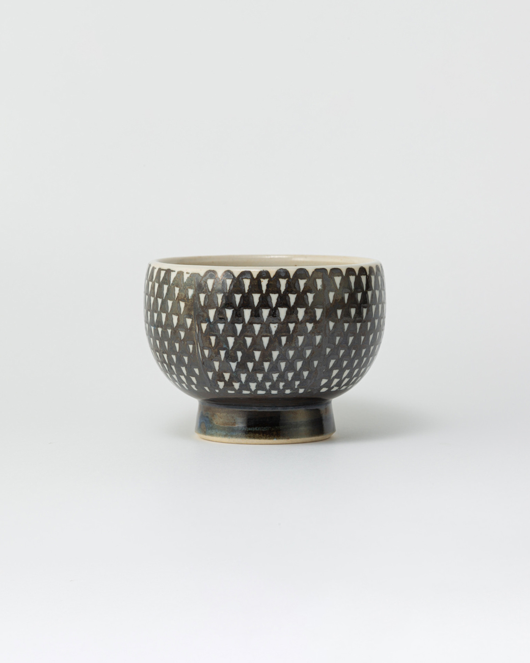 波佐見燒 ORIME 高台圓碗 鹿の子 黑色｜aiyu