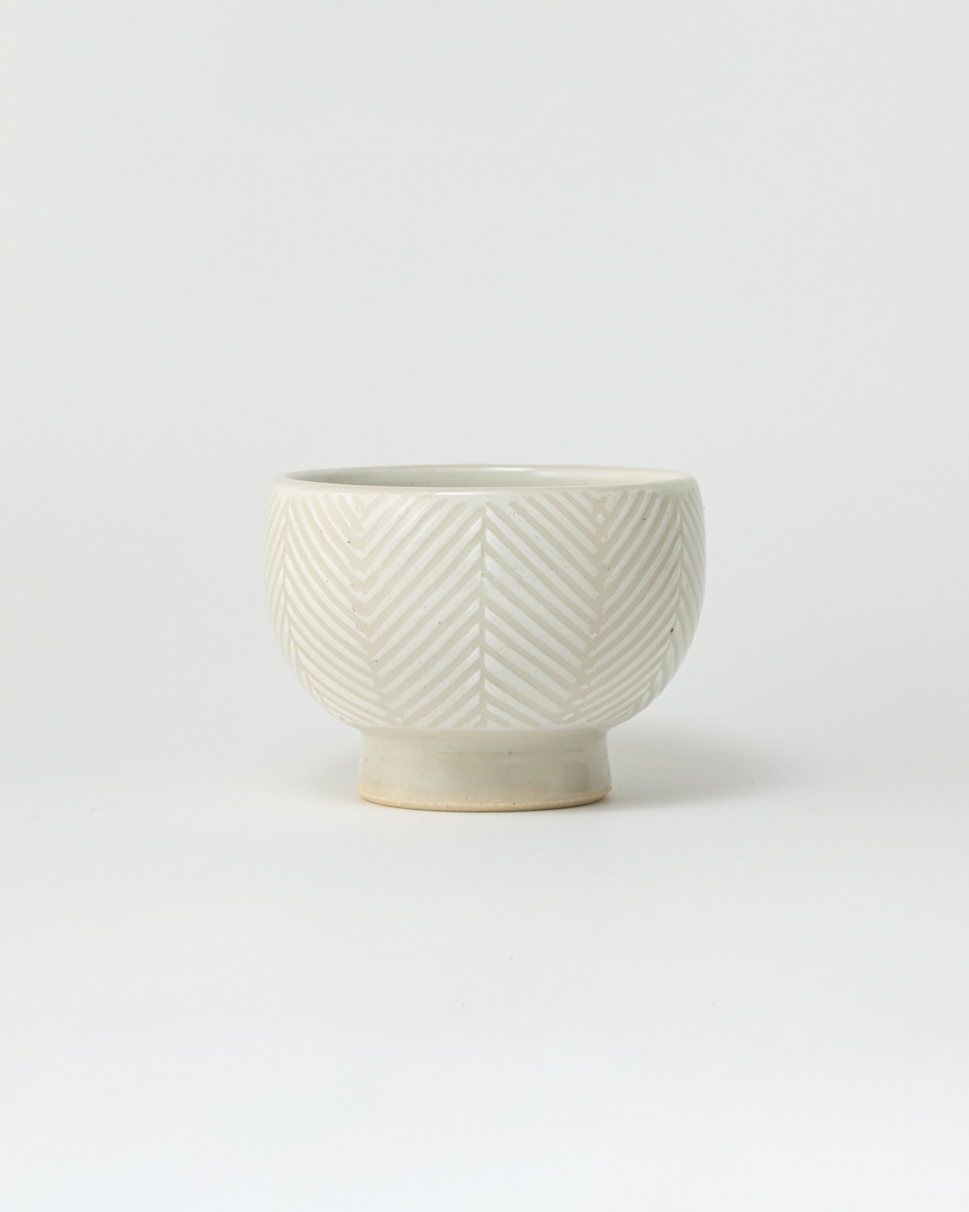 波佐見燒 ORIME 高台圓碗 人字紋 白色｜aiyu