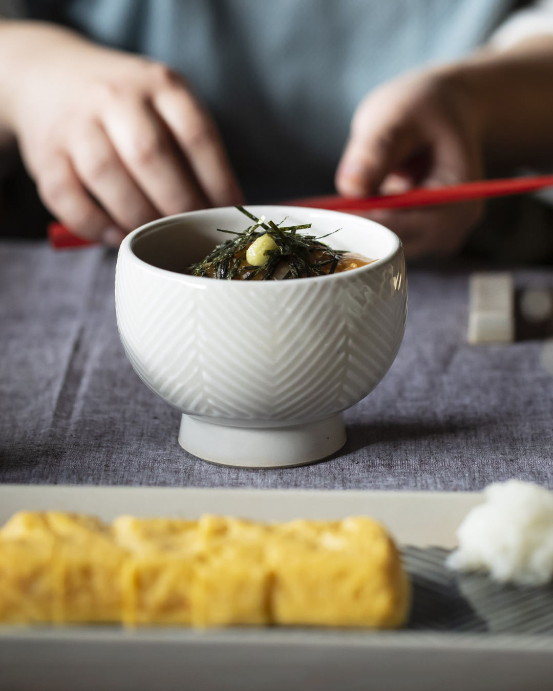 波佐見燒 ORIME 高台圓碗 人字紋 白色｜aiyu