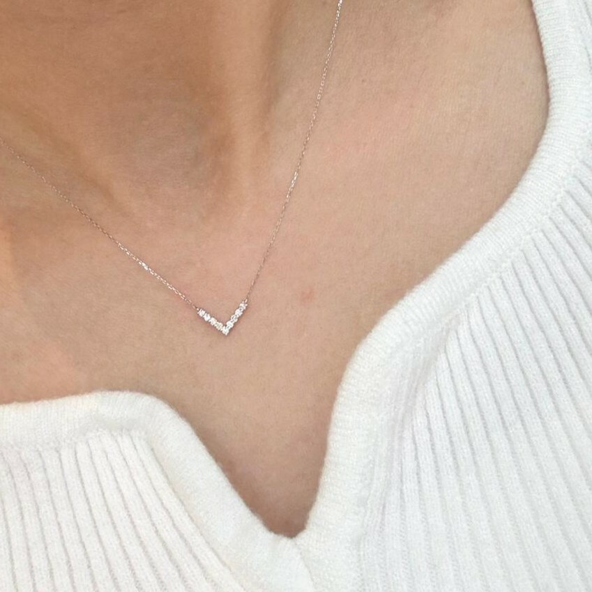 日本製V字鑽石0.10ct頸鏈 PT900