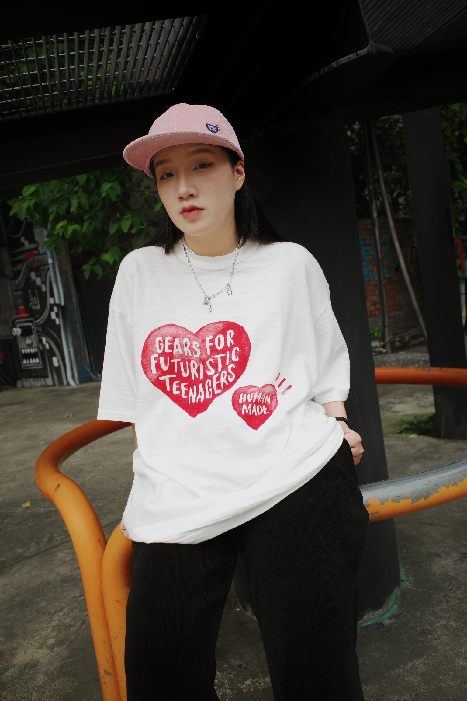 <潮流男女孩們撿便宜囉🔥>  HUMAN MADE 塗鴉雙愛心 短踢 白