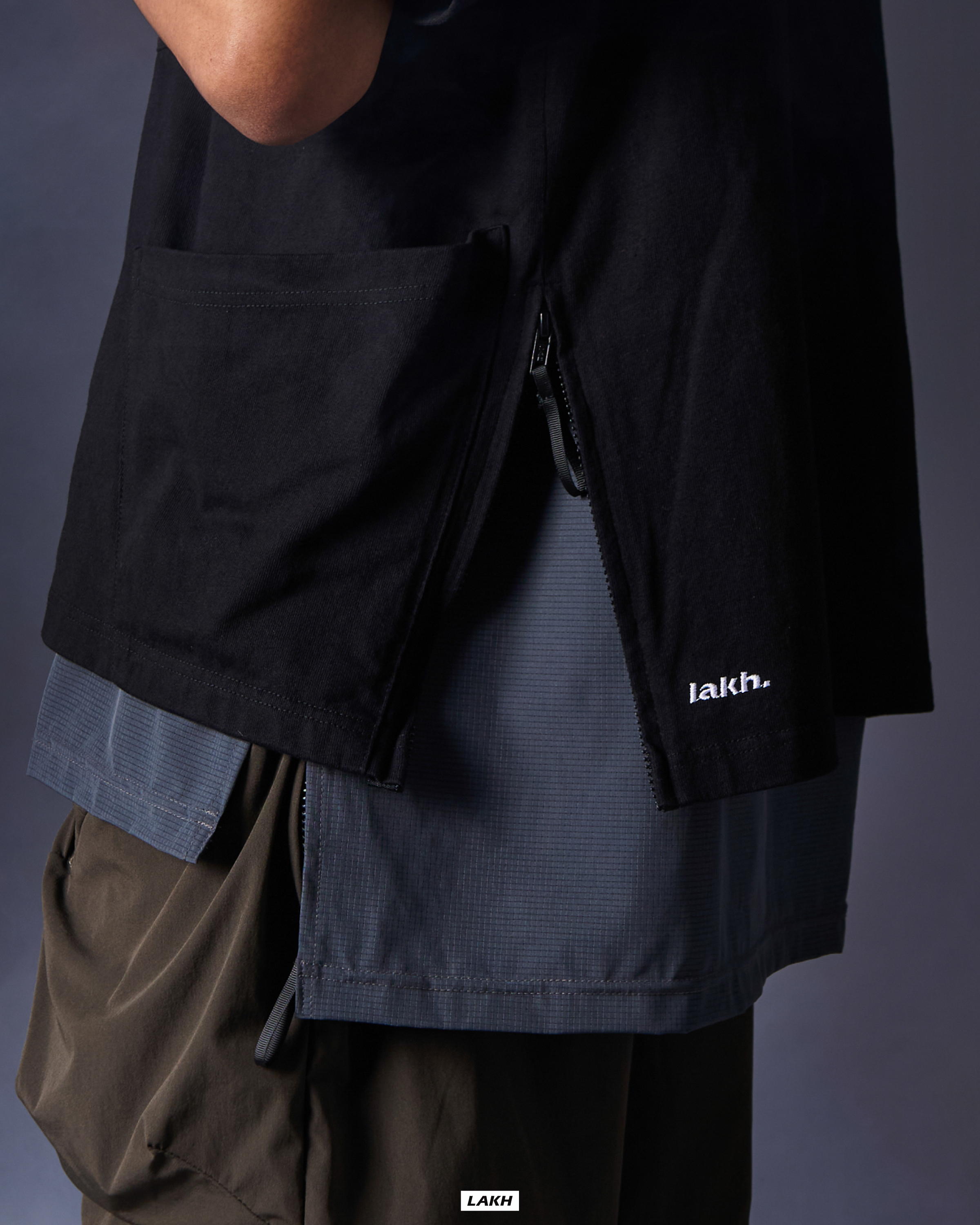 LAKH Tri-Pocket Layer Tee Black　