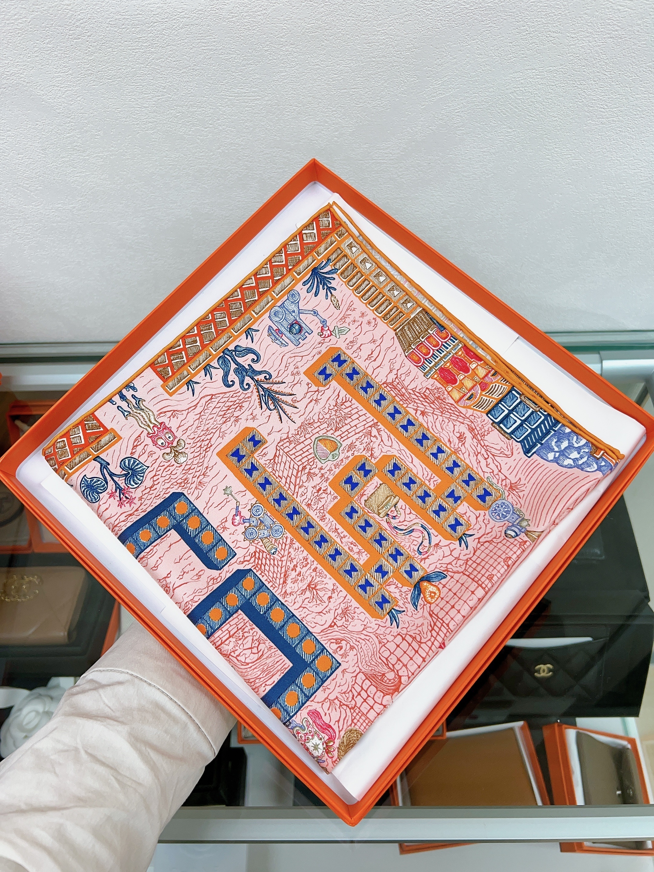 *Unused* Hermes scarf 40cm (super silk quest/ pink)