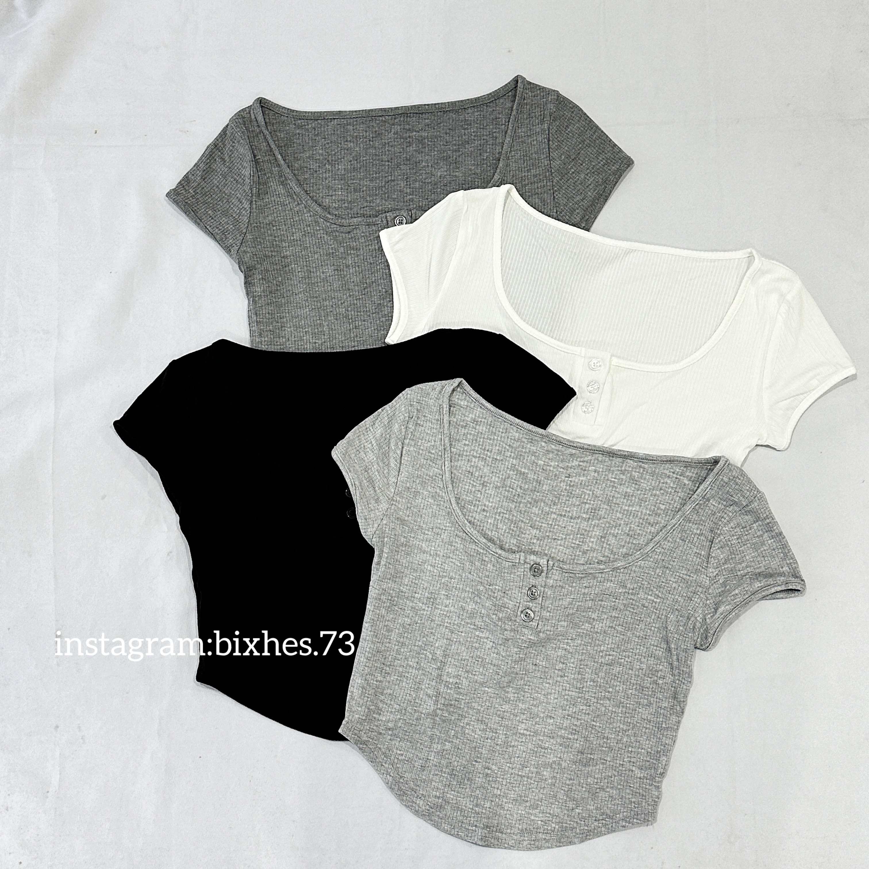 歐美三扣圓弧短版T(A00069)