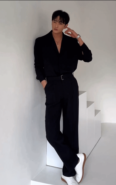 西裝領開襟隱藏扣襯衫 腰帶扣環細摺西裝褲