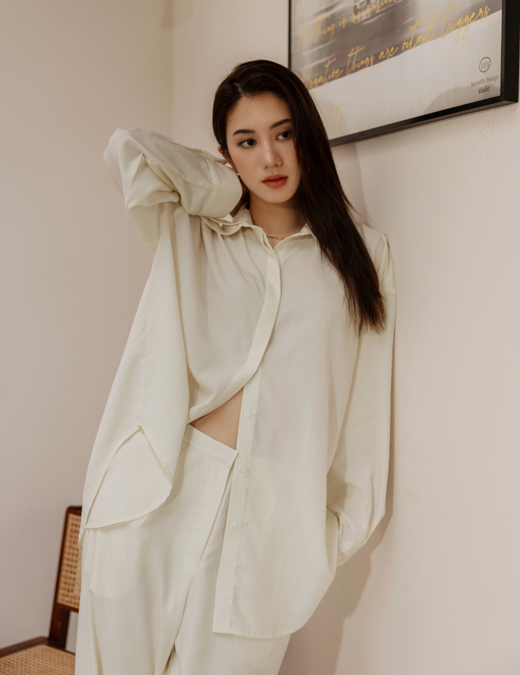 簡約雙領設計緞面襯衫（米白色）