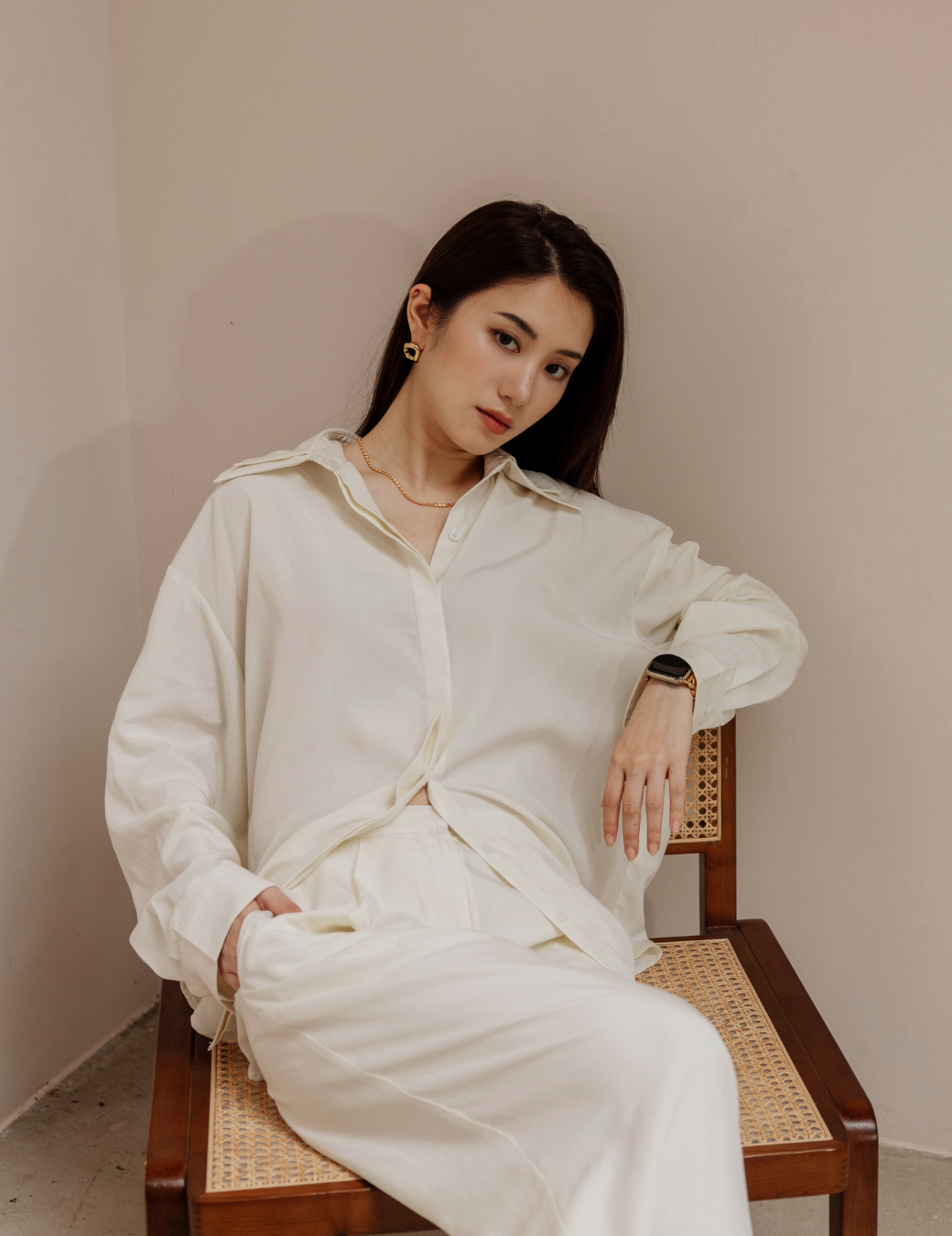 簡約雙領設計緞面襯衫（米白色）