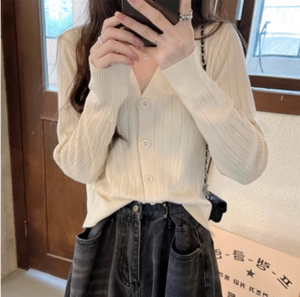Loose and slim V-neck cardigan with long sleeves (apricot) (Size: one size)