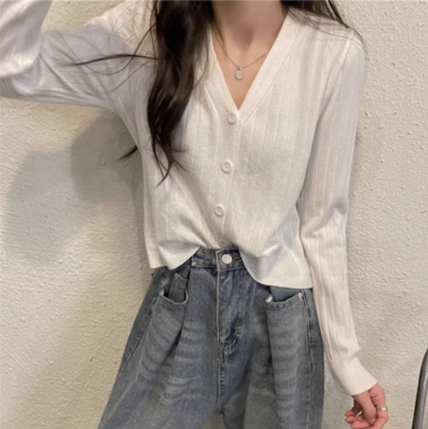 Loose and slim V-neck cardigan with long sleeves (white) (size: one size)