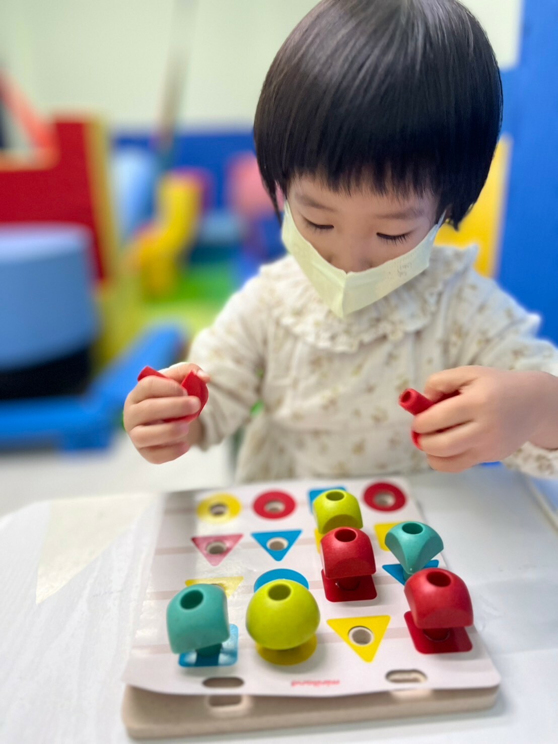 沐光嬰幼兒潛能工坊，將益智玩具導入治療課程中