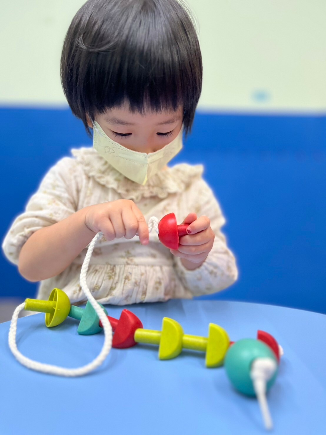 沐光嬰幼兒潛能工坊，串珠穿繩是早療中很重要的玩教具