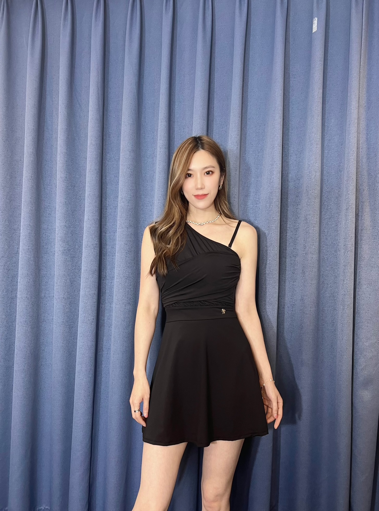 彈性斜露肩傘洋泳衣