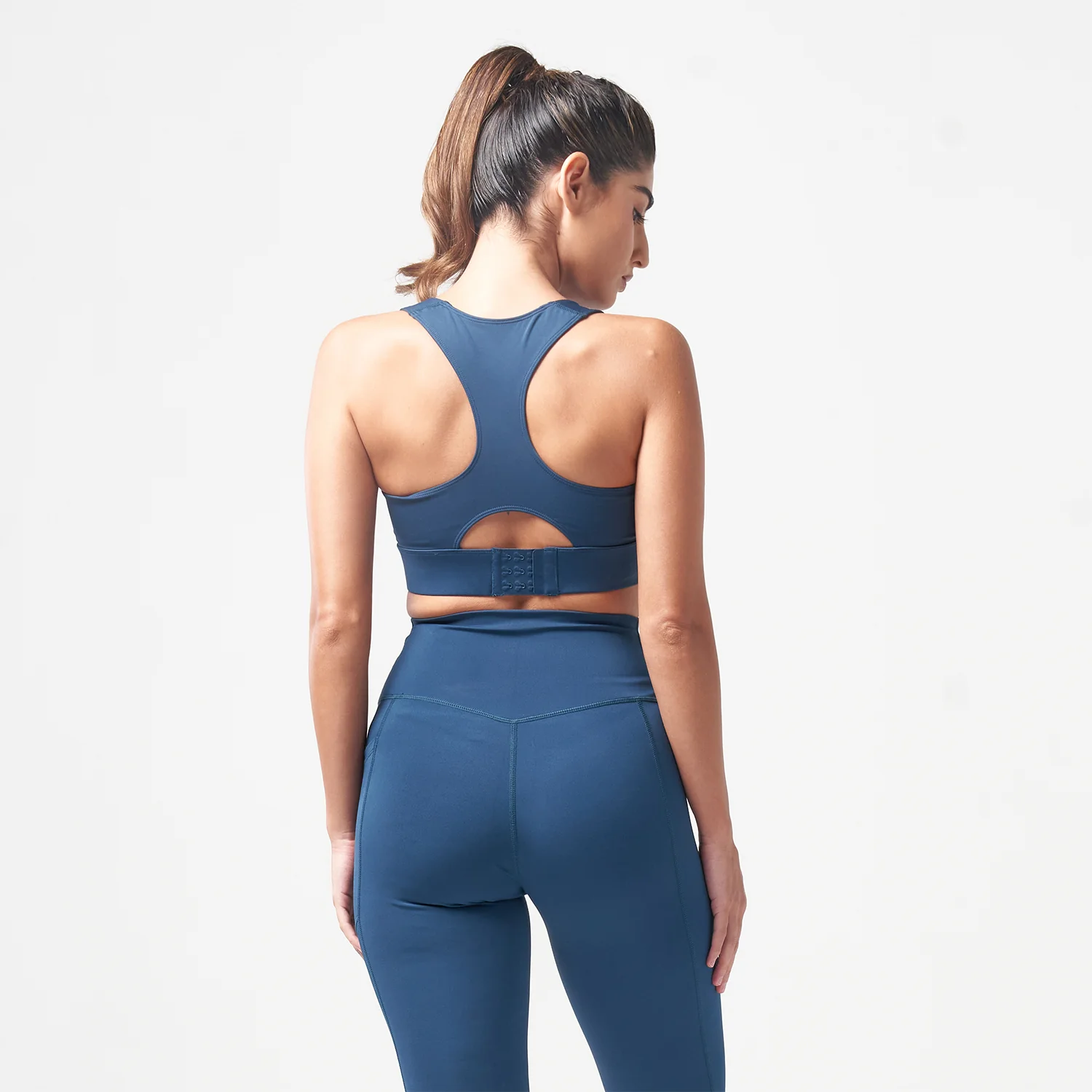 Essential 後背挖空短版運動背心（寶藏藍）