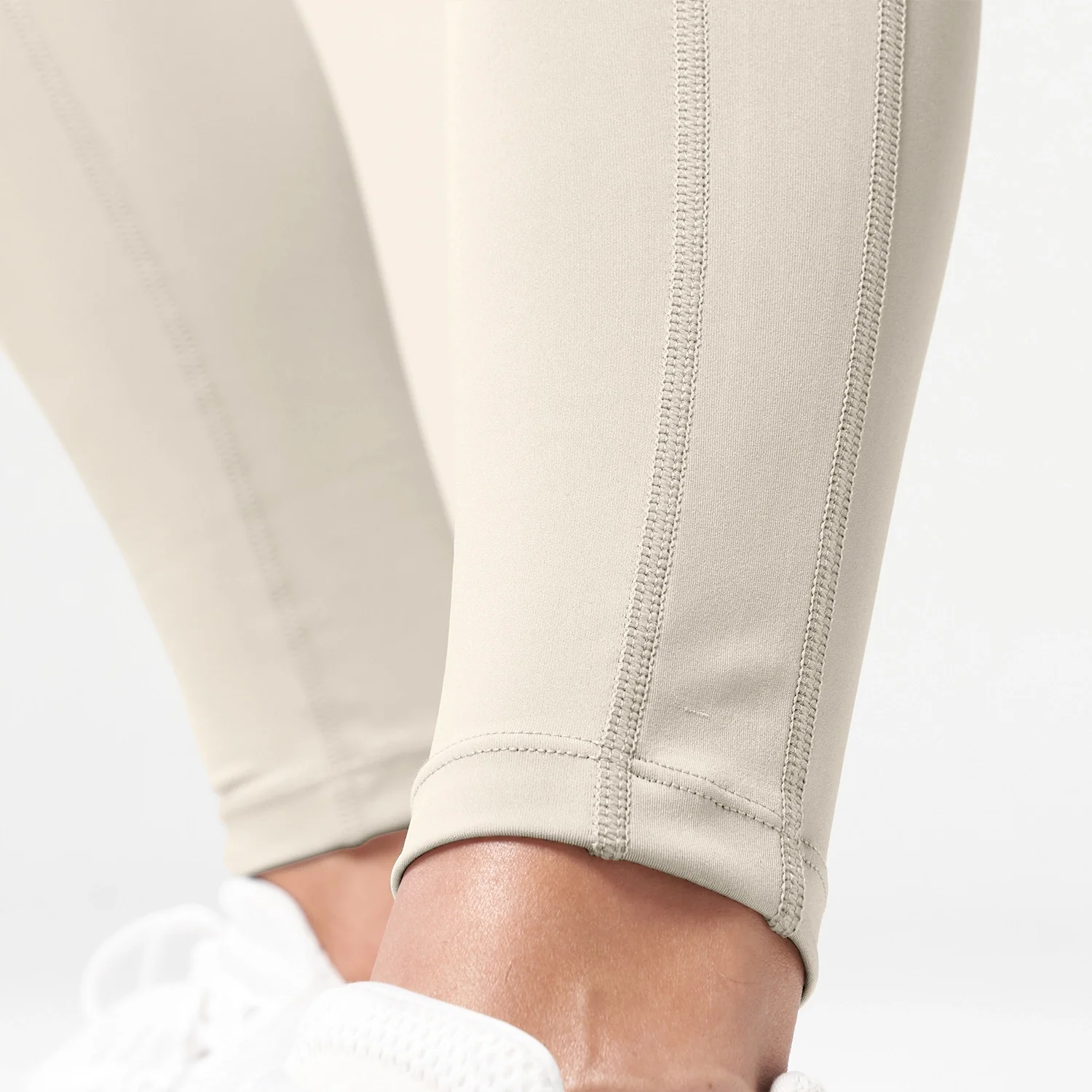 Essential 高腰 LEGGINGS 27 吋（杏色）