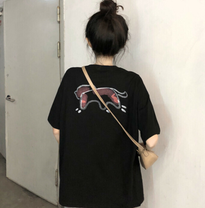 Cute Short Sleeve T-Shirt (Black Back Kitten T-Size)