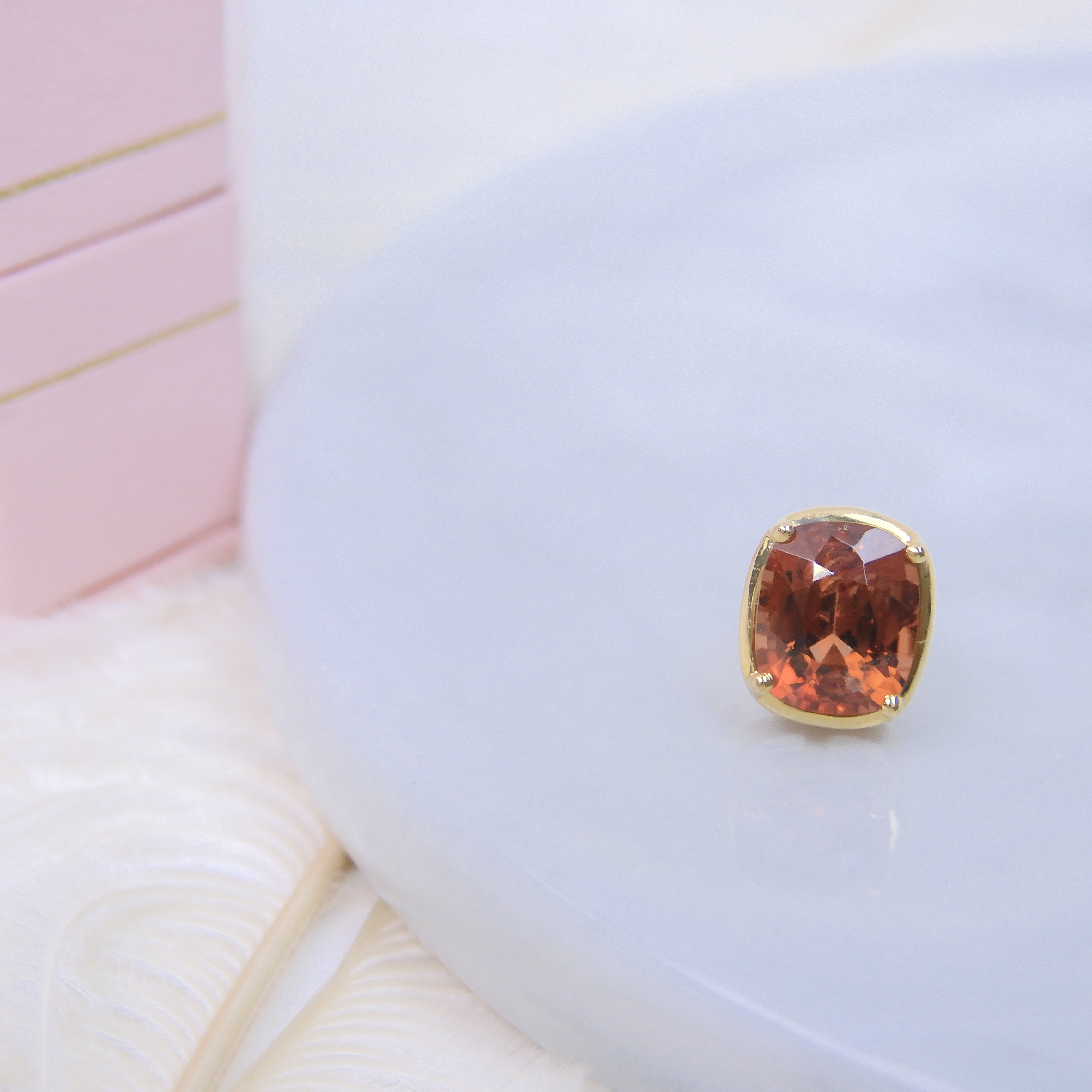 18K金 0.89ct 尖晶石耳釘