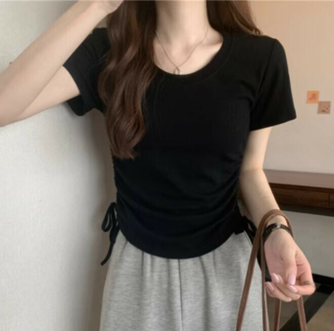 Drawstring cropped T-shirt (black one-size-fits-all)