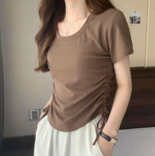Drawstring cropped T-shirt (coffee size-fit-all)