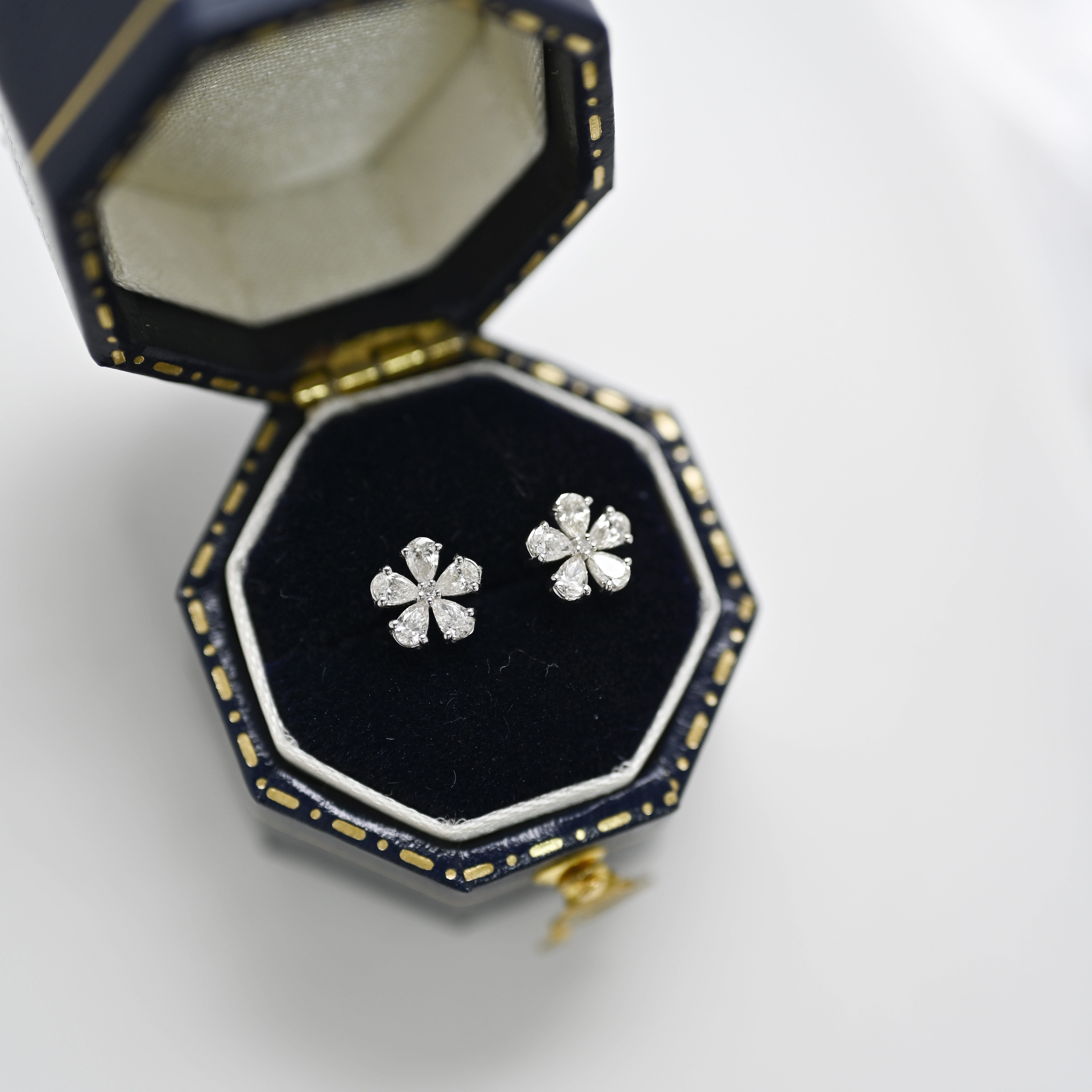 18K Sakura Diamond Earring