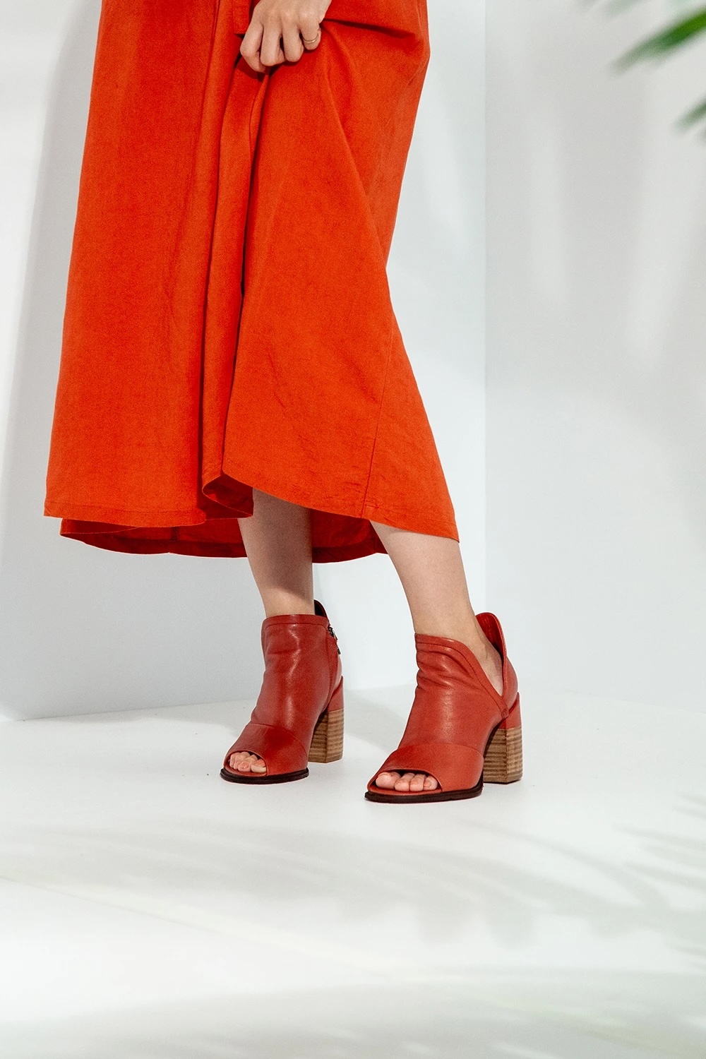 Angle Toe Softy Shootie 鞣革高跟魚口鞋