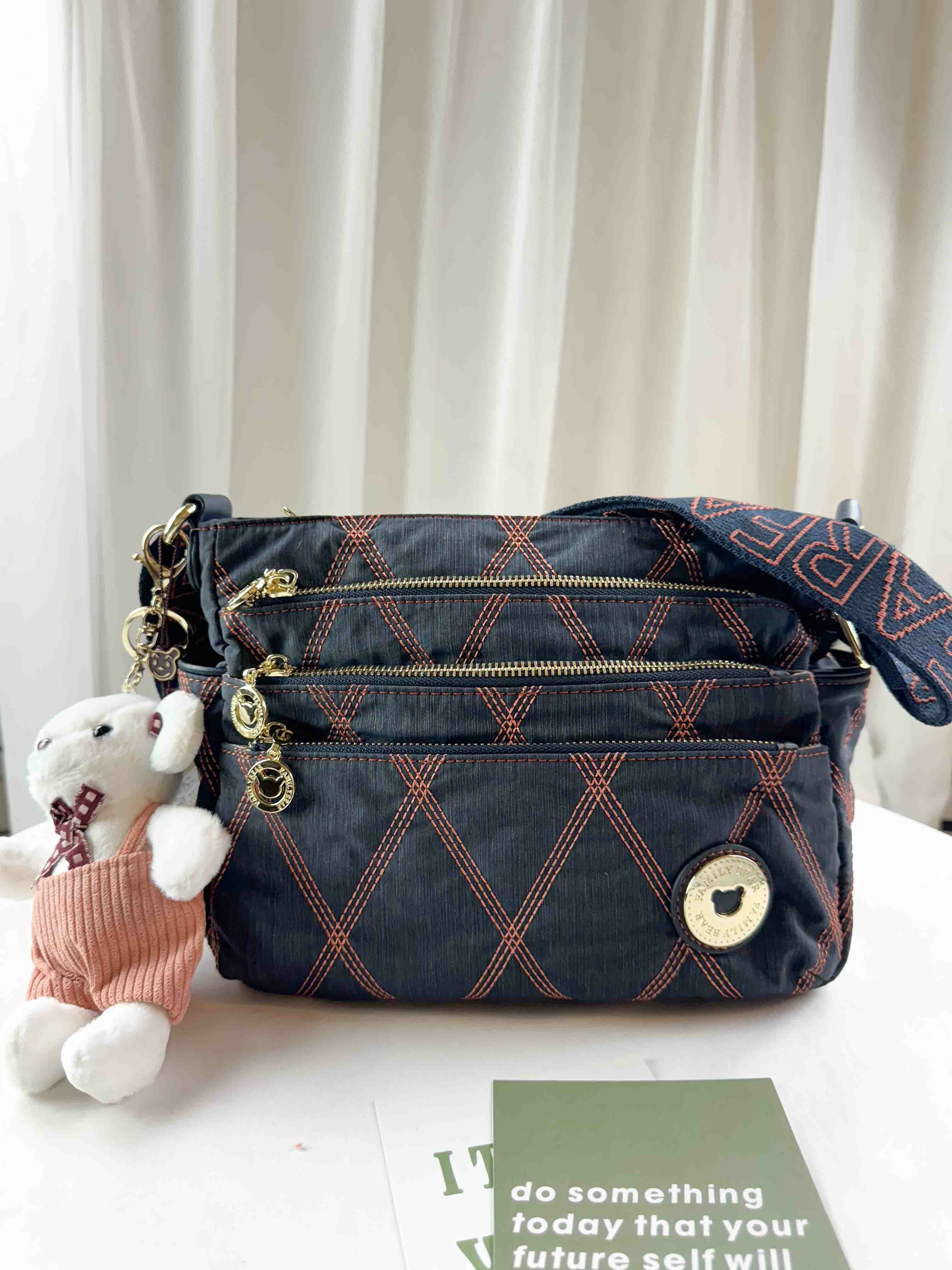 GOODS 藍橙菱格線尼龍防潑水側背包 附兔兔吊飾 #2502