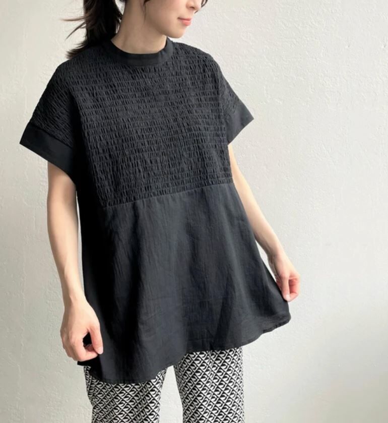 黑色褶皺短袖金色紐扣上衣【日本直送】