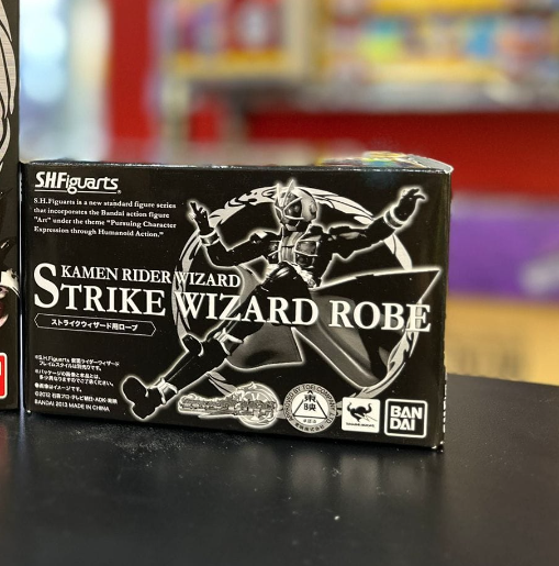 S.H.Figuarts Masked Kamen Rider Strike Wizard Robe (Ref: AL019)