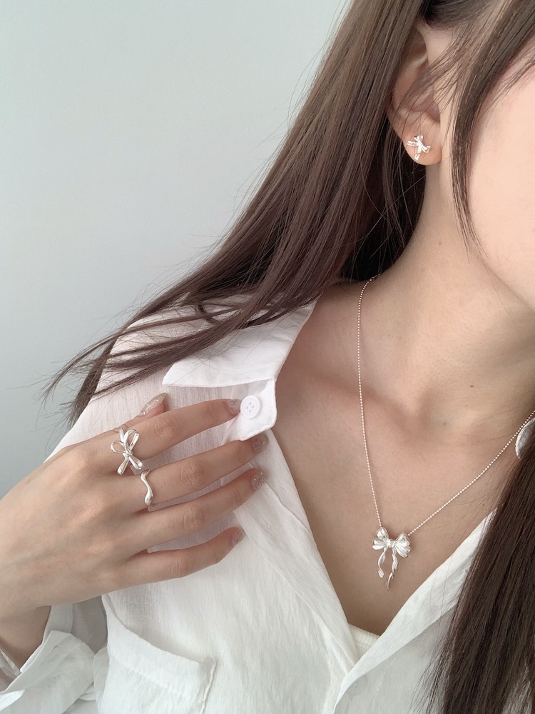 925純銀蝴蝶結耳針