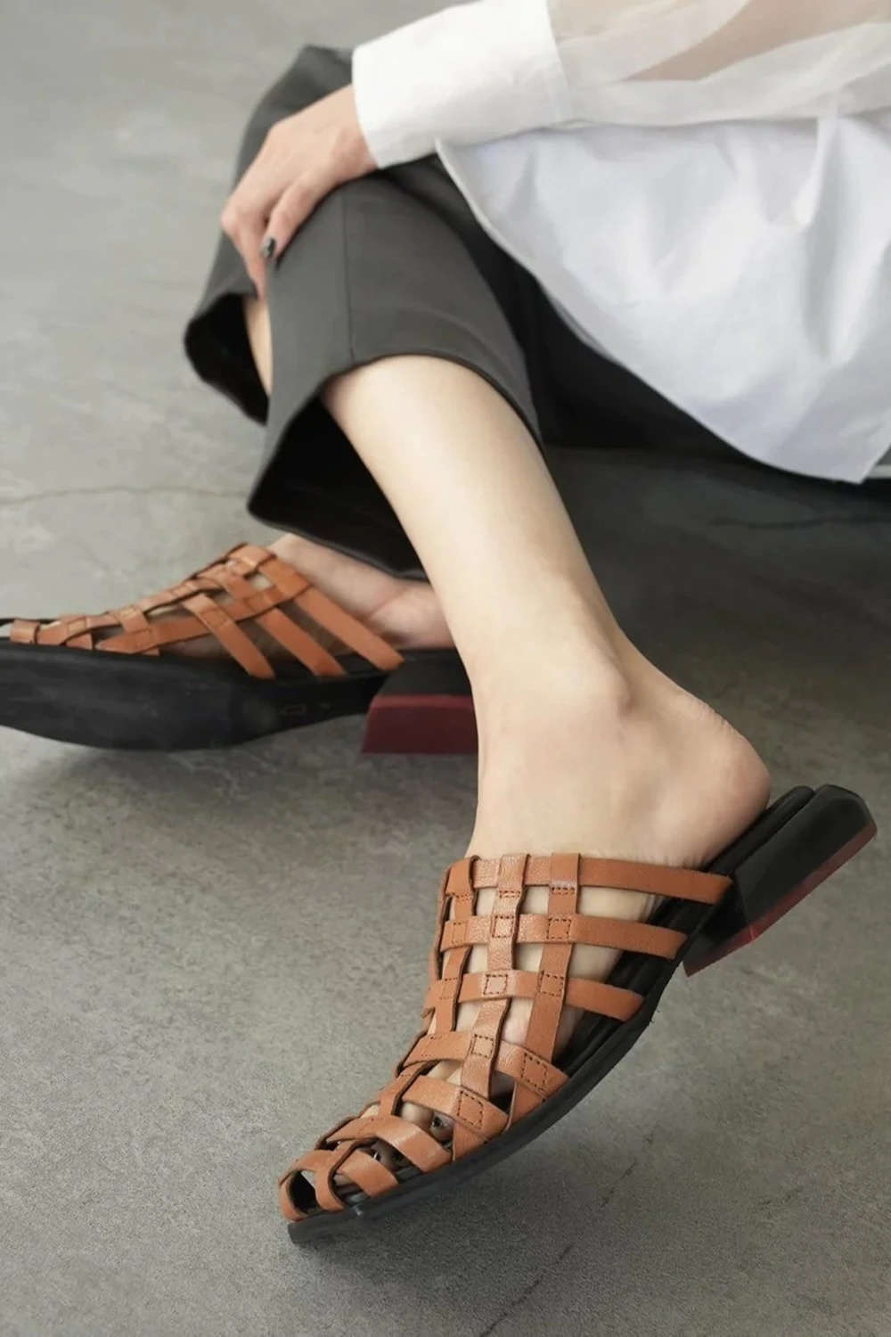 SYURI 方頭編織涼鞋