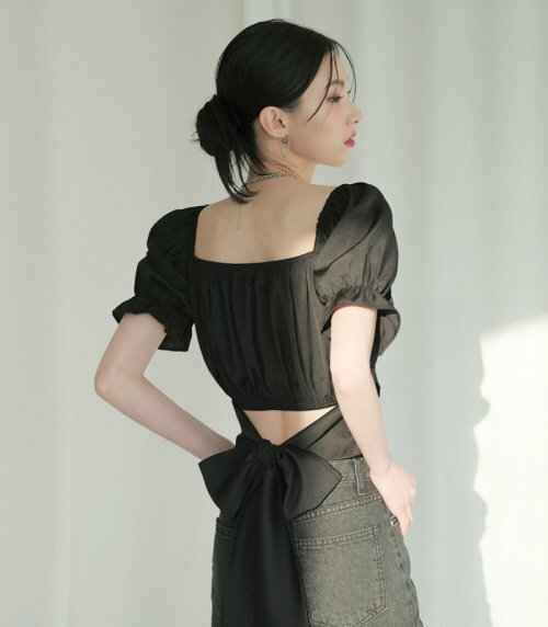 AVANDRESS BACK RIBBON SQUARE Short-sleeve Blouse