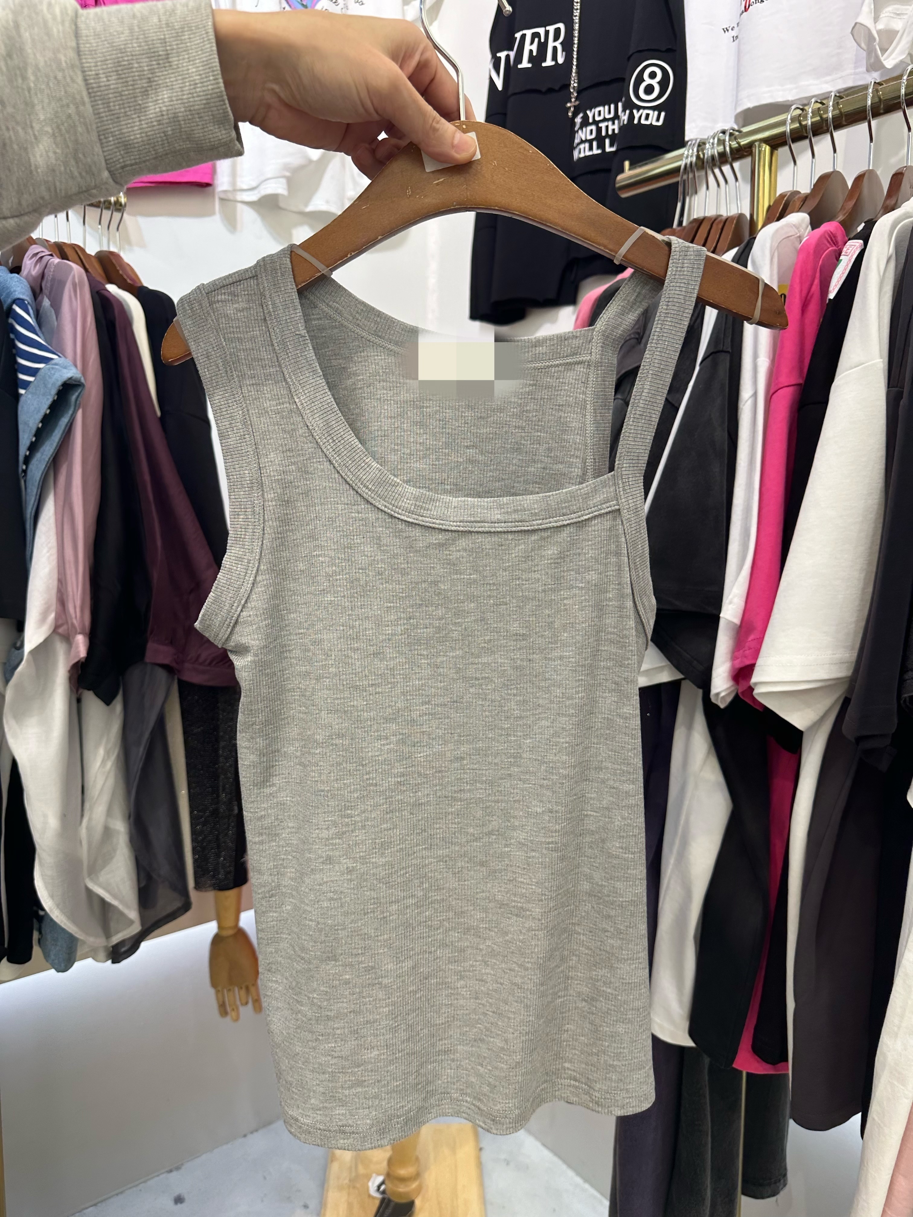 QQ81 粗幼帶背心