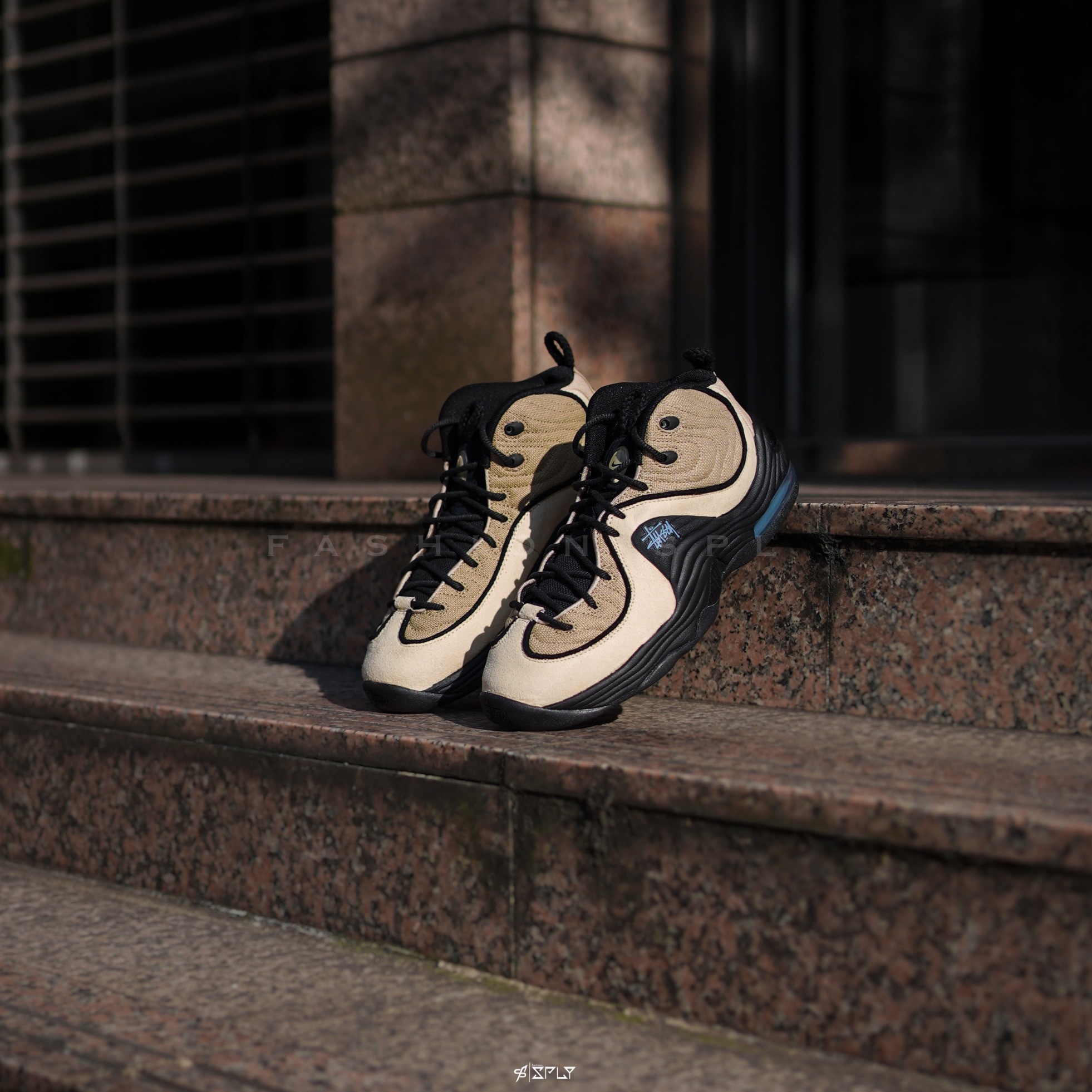 お取り寄せ商品】STUSSY × NIKE AIR PENNY おしく 2 RATTAN AND LIMESTONE ステューシー × ナイキ