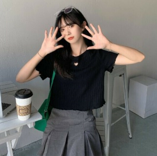 Cut-out cropped T-shirt (black one-size-fits-all)