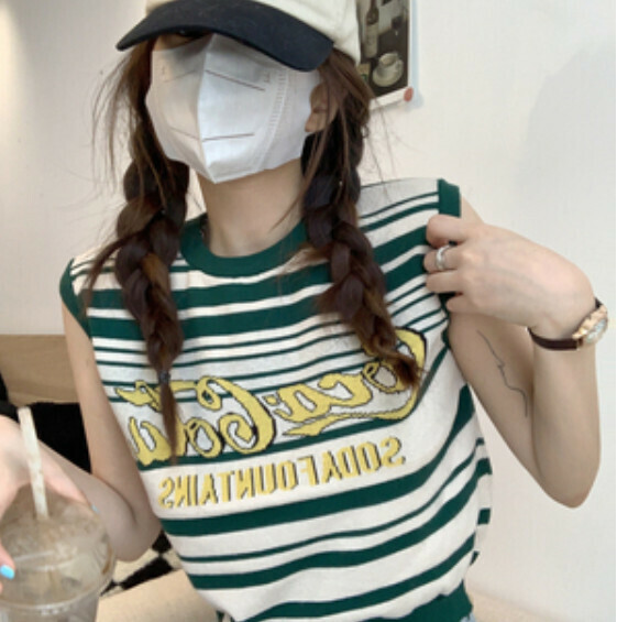 Sleeveless Letter T-Shirt (Green One-size-fits-all)
